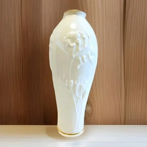 Vintage Lenox Bud Vase White Floral Porcelain Gold Trim 7 Inch Collectable - Picture 1 of 5