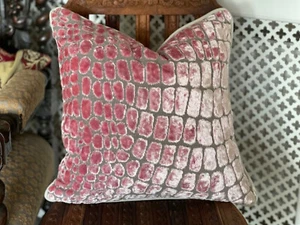 #DESIGNERS GUILD STOFFKISSEN NABUCCO ROUGE/ROSE 17 x 17 Zoll PFEIFEN IN SAMT - Bild 1 von 3