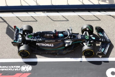MINICHAMPS 1:18 F1 2023 PETRONAS W14 E PERFORMANCE #63 / #44 Diecast Model Car - Image 1 of 2