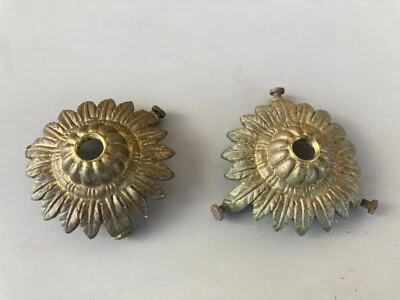 2 ANCIENNES GRIFFES EN BRONZE DENTELEES POUR LUSTRE LAMPE DE BUREAU MONTE BAISSE - Photo 1/4