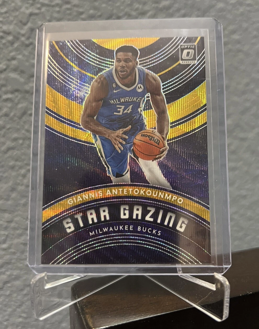 2022-23 Donruss Optic Star Gazing Giannis Antetokounmpo Gold Wave 5/10 Bucks SSP