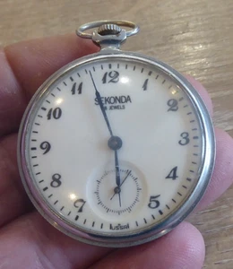 VINTAGE SEKONDA 18 JEWELS GENTS POCKET WATCH - Picture 1 of 4