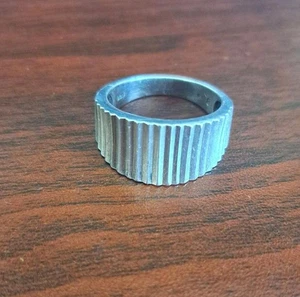 Anello a fascia in argento sterling 925 di design a costine misura 8,5 usato - Foto 1 di 4