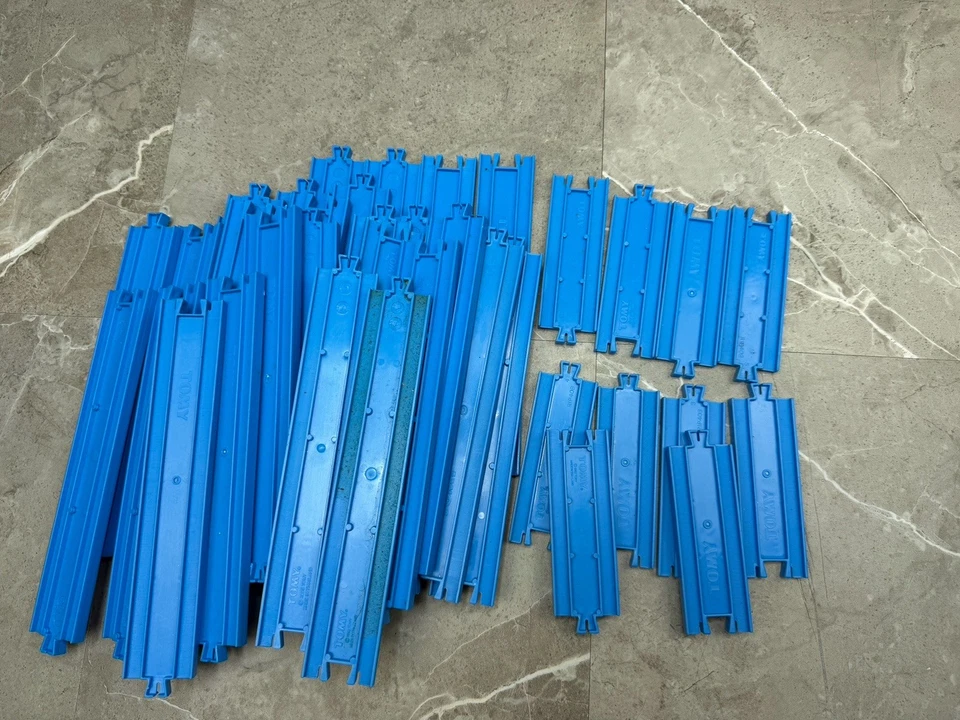 TOMY Thomas & Friends Trackmaster Blue Tracks Lote de Straight Track Foto 1 de 4