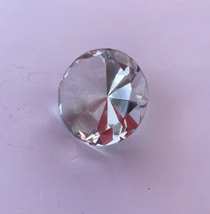 Schwerer Glas Brillantschliff Diamant Briefbeschwerer. - Bild 1 von 7