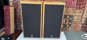 Pair of JBL 2600 Bookshelf Speakers,  TOP Condition Oak Finish Great Condition