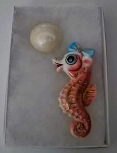 Baby Seepferdchen & Bubble PY anthropomorphe Keramik Wandbehang Vintage - Bild 1 von 3