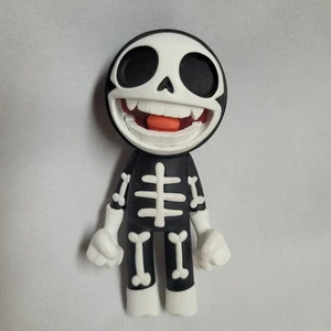 Figura Vinilo Superplastic Gorillaz: Bonesy 3" Jamie Hewlett. 20 Aniversario - Imagen 1 de 3