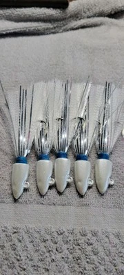 1½oz Nylon Mylar Jig. White/white Made With A 6/0 Mustad Saltwater Hook 5 Pack - Image 1 of 4