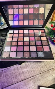 Beauty Bar 42 Pan Color Palette Ombretti BACCHE + Custodia LED Specchio Pronto Regalo - Foto 1 di 14