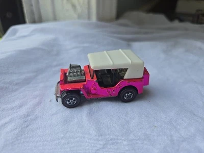 Hot Wheels Redline Grasshopper 1970 en rosa intenso Foto 1 de 4