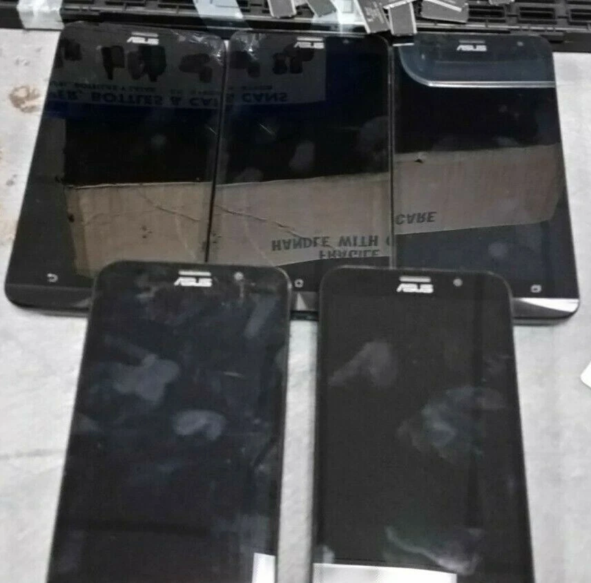 Lot of 4 Asus ZenFone 2 ZE551ML 32GB Smartphone Silver Gray - Image 1 of 2