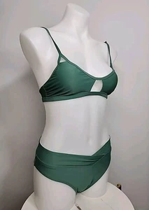NWT Cupshe Two Piece Swimsuit Size Small Green Open Front - Picture 1 of 6