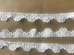 9 1/2 YDS LOVELY SCALLOPED IVORY FLORAL RAYON VENISE LACE EDGE - Picture 1 of 3