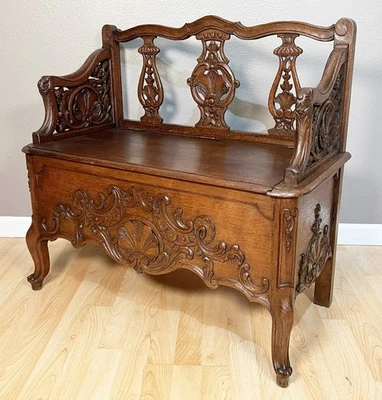 Silla de banco antigua pequeña francesa Luis XIV para pasillo infantil con asiento superior elevador Foto 1 de 4