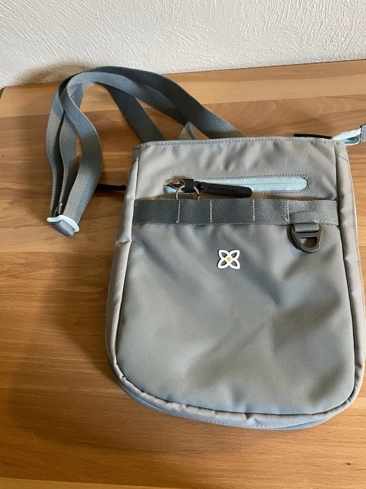 Tiracolo verde antirroubo Sherpani Lima - Imagem 1 de 4