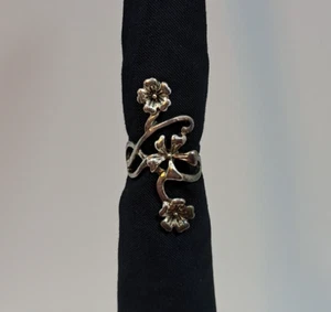 Metallring mit 3 Blumen Größe 8,5 - Bild 1 von 4