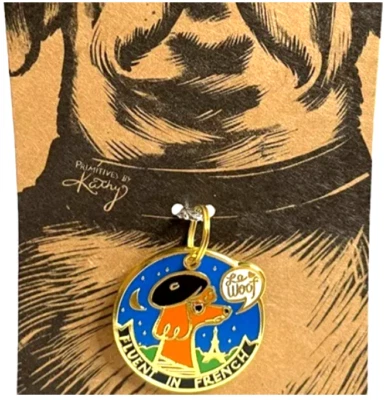 Primitives By Kathy Pet Perro Cachorro Dije Metal Esmalte - Fluido en Francés - ¡NUEVO! Foto 1 de 3