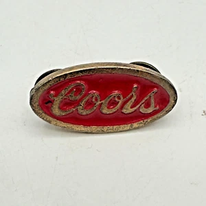 Spilla doppio bavero birra Coors vintage metallo rosso e oro MM Limited Chicago - Foto 1 di 4
