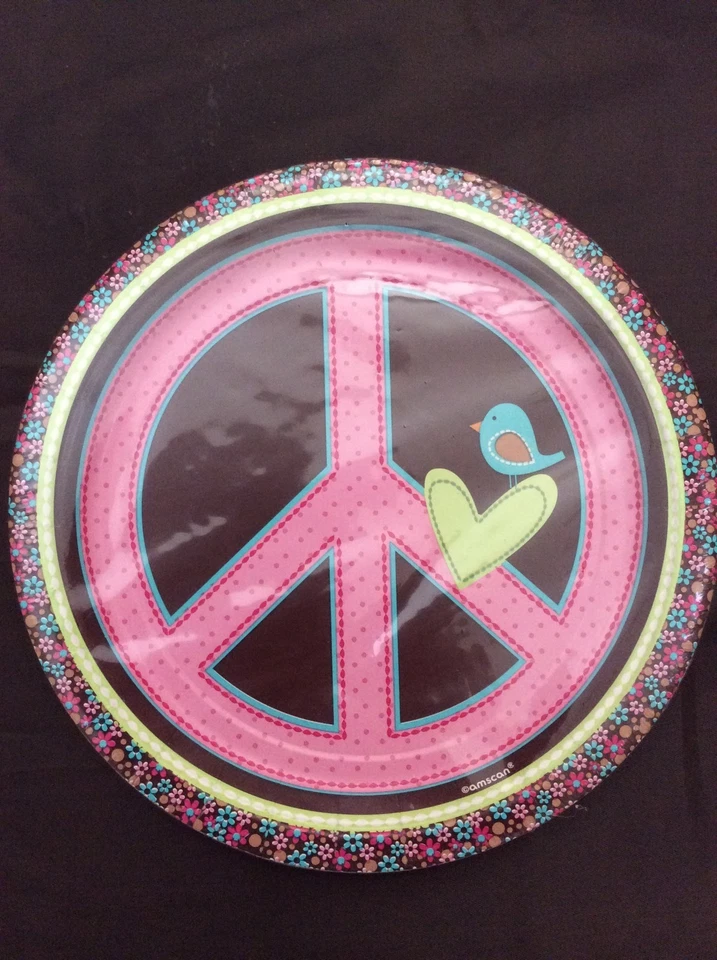 Hippie Chick Butterfly Party Supplies 9" paper lunch plates-8ct. - Image 1 of 1