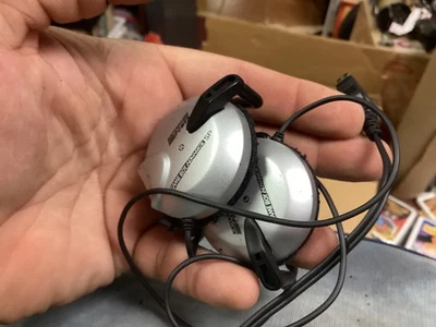 OEM Nintendo Gameboy Advance SP headphones - Image 1 of 2