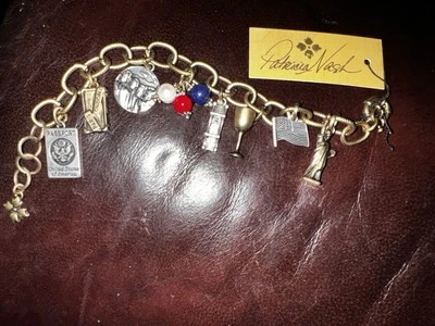 Pulseira Berloque PATRICIA NASH Dois Tons Viajante do Mundo EUA Passaporte Liberdade 8” Nova Com Etiqueta - Imagem 1 de 4