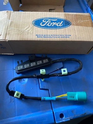 (1) NOS 1998, 2000 Ford Taurus Mercury Sable Keyless Entry Pad Assembly - Image 1 of 4