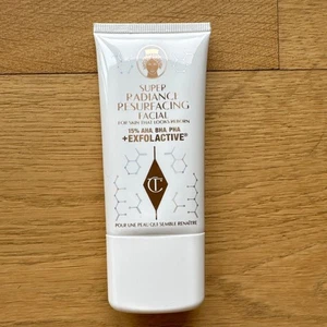 Charlotte Tilbury - Super Radiance Resurfacing Facial Exfoliator - Picture 1 of 3