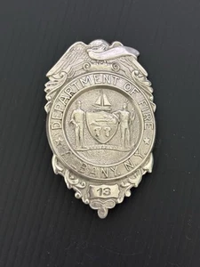 Insignia de bombero obsoleta vintage del Departamento de Bomberos de Albany NY 13 - Imagen 1 de 3