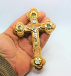 Cruz de madera de olivo con 4 recuerdos tierra, flor, incienso, piedras de Jerusalén - Imagen 1 de 4