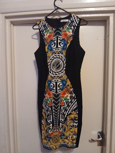 Abito Gianni Versace senza maniche nero con disegno lunghezza ginocchio