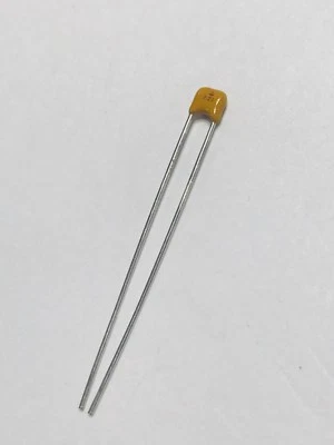 6 un. de Condensador CN15A221K Cerámica Monolítica 0.22uF 100V 10% Agujero Pasante Foto 1 de 2