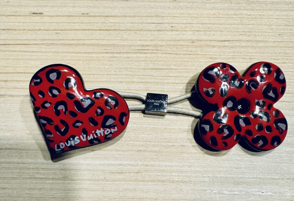 Raro Auténtico LOUIS VUITTON Rojo Corazón Flor Floral Elástico Cabello Corbata Leopardo Foto 1 de 4