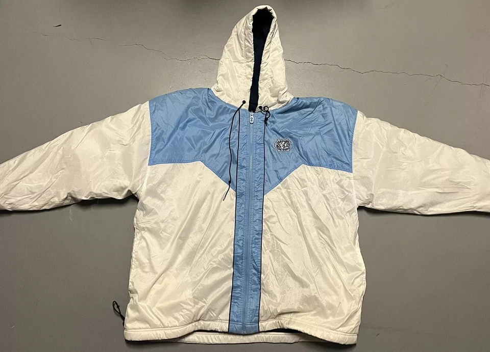 Chaqueta acolchada North Carolina Tar Heels Reebok azul y blanca NCAA manga larga Foto 1 de 4