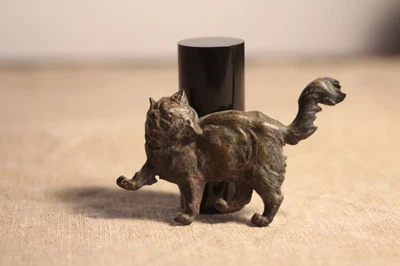 Ancien et rare chat figurine plaque métal - Photo 1/4