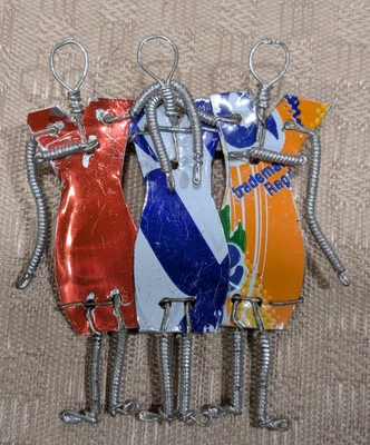 Винтажная разноцветная банка с газировкой ручной работы Ten Thousand Villages Kenya2 дюйма - 3 сестры - Изображение 1 из 3