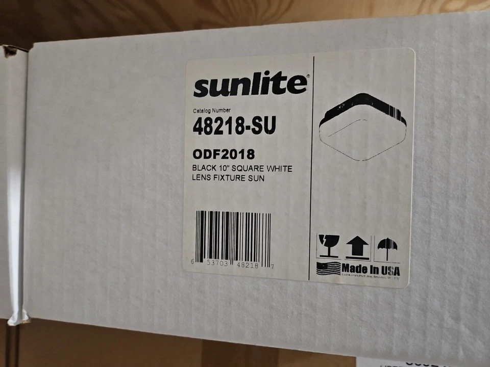 Sunlight Decorative Outdoor Energy Saving Protek Square Polycarbonate Fixture - Image 1 of 1