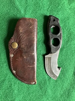 United Cutlery UC 687 CAZA DEDO AGUJERO TRIPA GANCHO PELADOR CUCHILLO ESTUCHE DE CUERO Foto 1 de 4