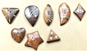 BOUTONS DE CREATION EN BOIS  DECORES INCRUSTES DE LAITON  8 BOUTONS  - Picture 1 of 1