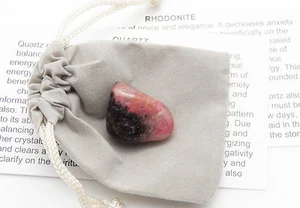 1 RHODONITE in Quartz tumbled stone Gemstone with pouch size Small 2.1-4 g - Picture 1 of 4