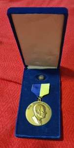 Rotary Foundation - Paul Harris Fellow - pin & breast jewel - boxed as shown - Foto 1 di 4