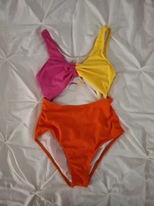 Old Navy Teen Girls Swin Suit - Picture 1 of 2