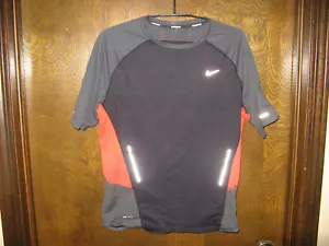 T-shirt uomo Nike Running Dri-Fit nera e rossa corsa atletica SS taglia M - Foto 1 di 3
