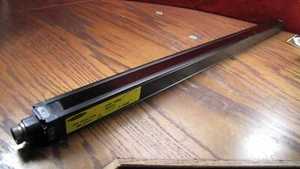 Banner MAHE32A High-Resolution 32" Mini-Array Light Curtain Emitter (62654) - Picture 1 of 5