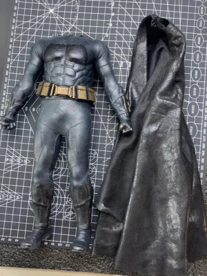 Hot Toys 1/6 Batman Body Action Figure Outfits Justice League 12in. HT MMS456 - Image 1 of 2