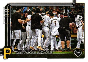 2025 Topps Serie 2 - Pittsburgh Pirates Team Leaders #677 - Bild 1 von 2