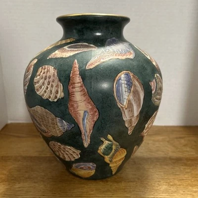 Jarrón con textura de concha marina color verde azulado de TJ Maxx Foto 1 de 4