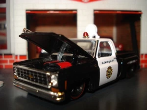 1976 CHEVROLET POLICE CHIEF SQUARE BODY LOWERED TRUCK CUSTOM EDITION 1/64 M2 - Picture 1 of 4