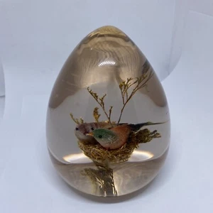 🎀 Lucite Egg Paper Weight With Birds Hand Crafted Daisy glass Campbell Calif - Picture 1 of 8