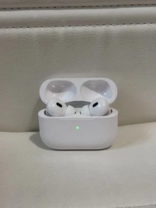Apple AirPods Pro with Wireless Charging Case - White - Photo 1 sur 5